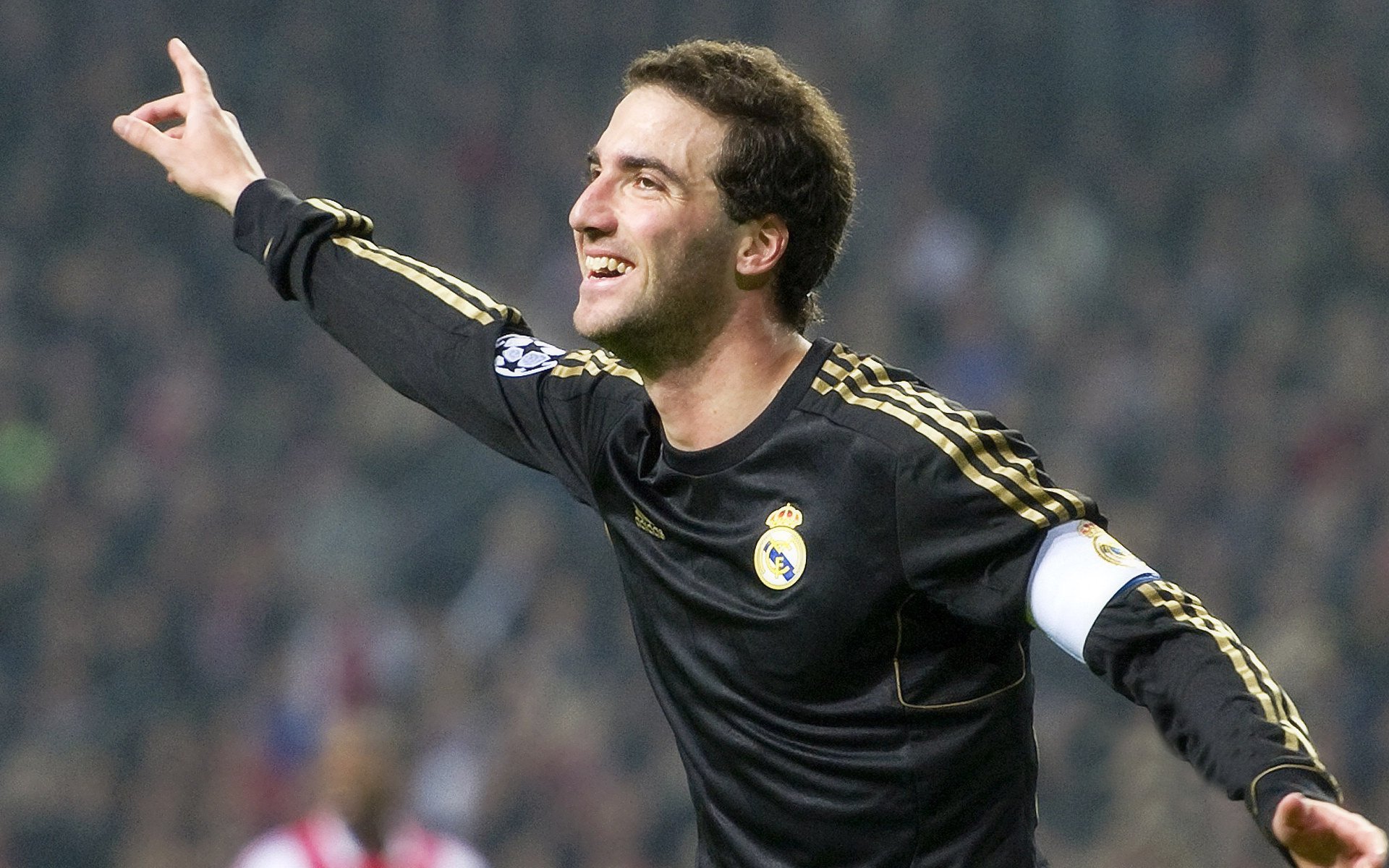 爱游戏体育官方入口-西甲:马德里双雄激战,积分差距仅剩1分,马德里竞技历年西甲排名