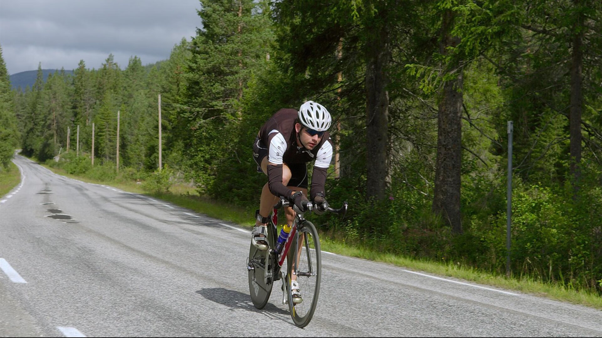 爱游戏-迈向荣耀：球队在欧冠中追逐梦想的旅程